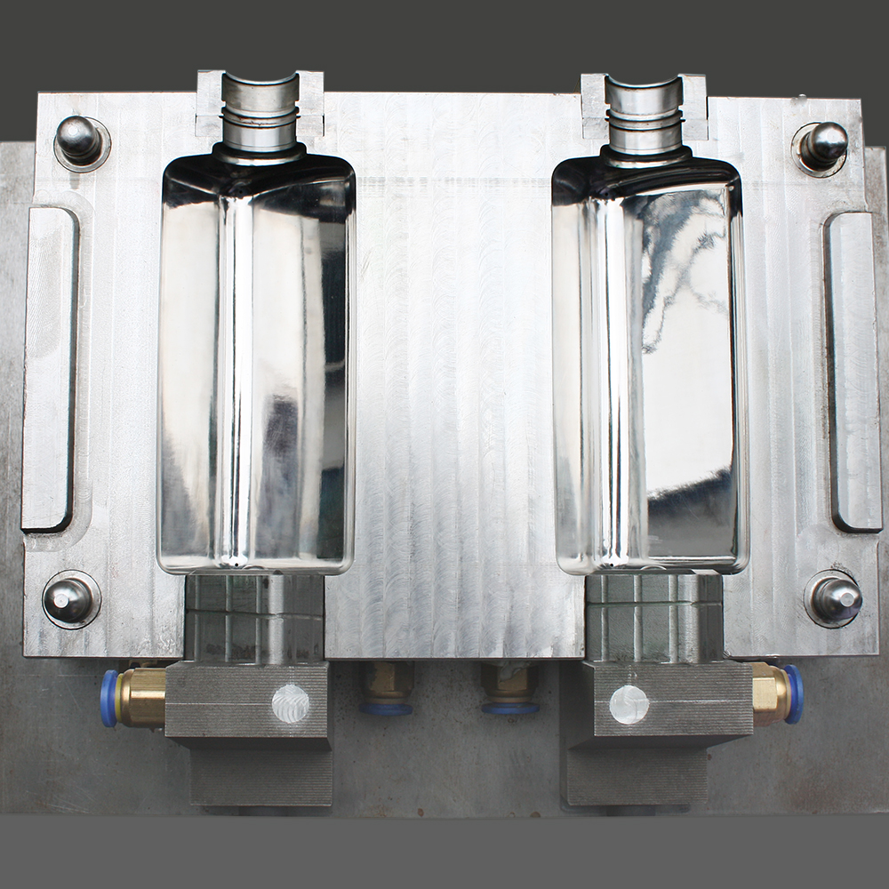 Plastic bottle mould