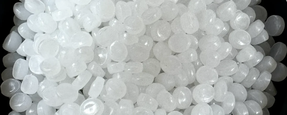 small-pellets-to-plastic-bottles