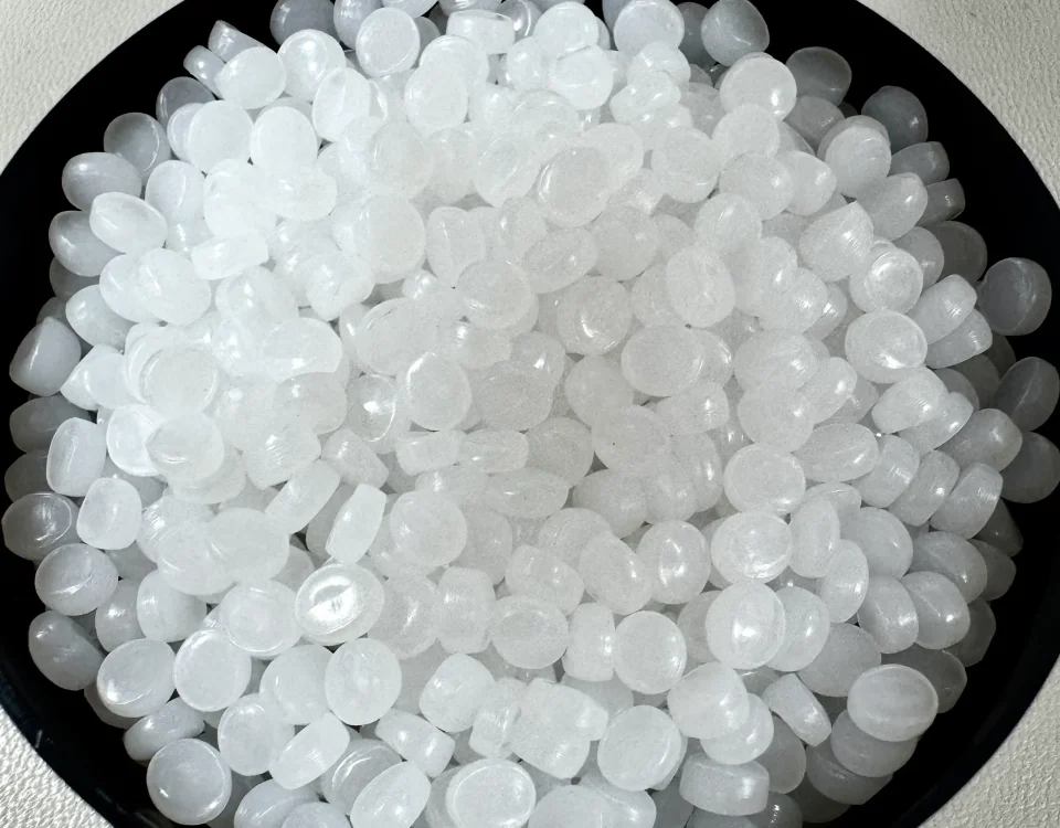 small-pellets-to-plastic-bottles